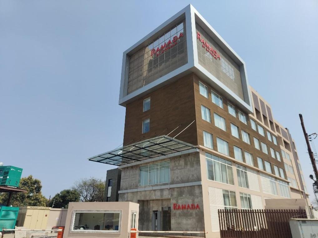Ramada By Wyndham Gorakhpur Gorakhnath Mandir Road Hotel Exterior photo